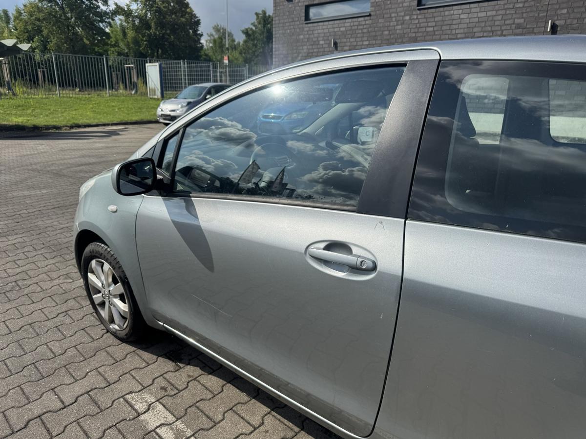 Toyota Yaris XP9 original T&uuml;r links 1F8 Silber Metallic 3-T&uuml;rer Rohbau Bj.2009